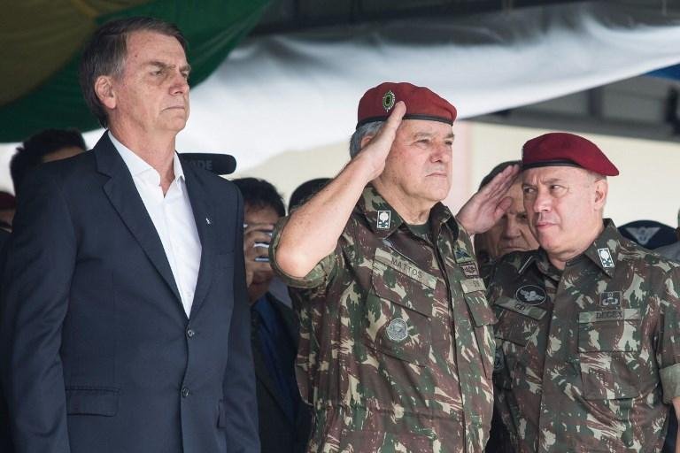 Bolsonaro participou de cerim&ocirc;nia de anivers&aacute;rio de 73 anos da brigada da Infantaria de Paraquedista