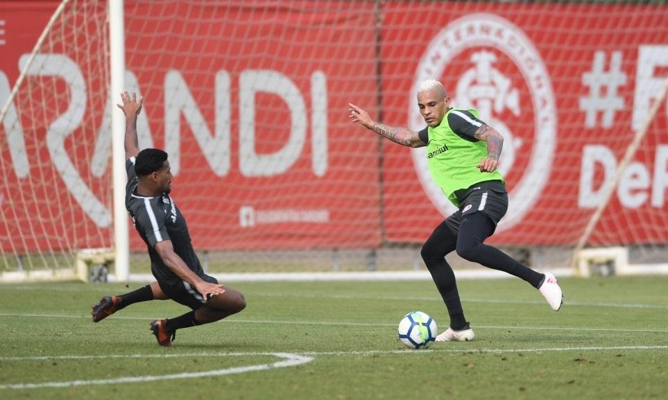 Jonatan Alvez comemora ano no Inter e espera encerrar da melhor forma poss&iacute;vel 