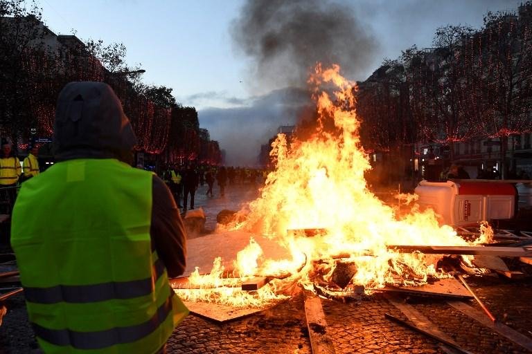 Paris registra incidentes e dist&uacute;rbios durante manifesta&ccedil;&atilde;o dos "coletes amarelos"