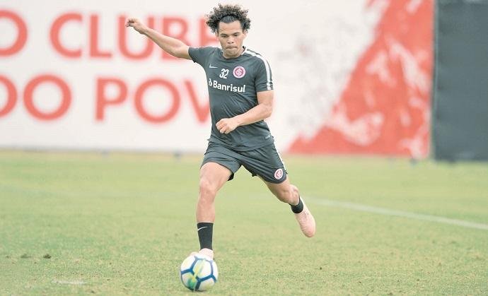 Camilo pode ganhar uma oportunidade desde o in&iacute;cio do jogo deste domingo