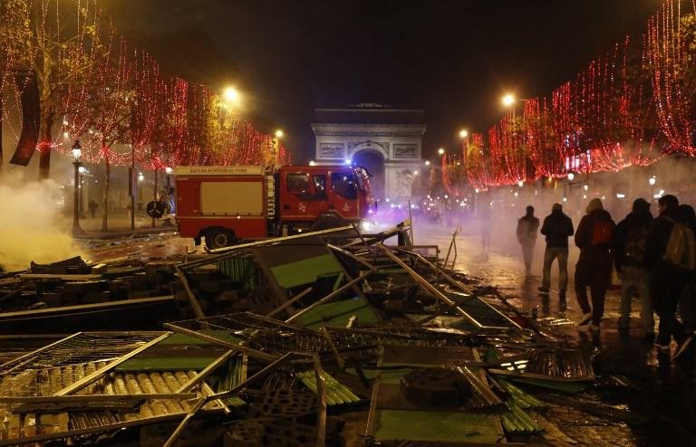 Champs-Elys&eacute;es foi o principal cen&aacute;rio dos incidentes provocados pela manifesta&ccedil;&atilde;o