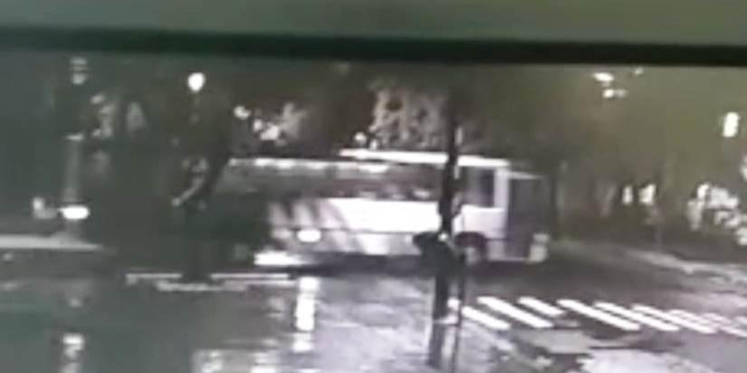 Pol&iacute;cia busca informa&ccedil;&otilde;es de &ocirc;nibus que teria atropelado mulher em Porto Alegre 