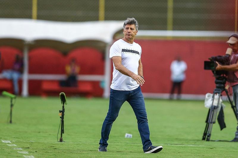 Renato lamentou atua&ccedil;&atilde;o ruim do Gr&ecirc;mio contra o Vit&oacute;ria