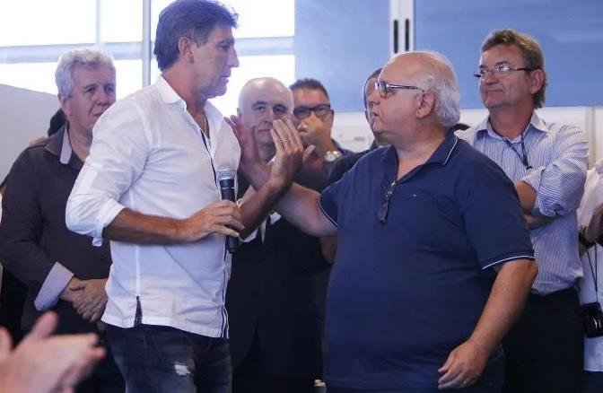 Renato vai conversar com Romildo sobre renova&ccedil;&atilde;o nesta semana