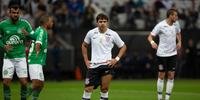 Corinthians e Chapecoense empatam sem gols e definem queda do Vitória