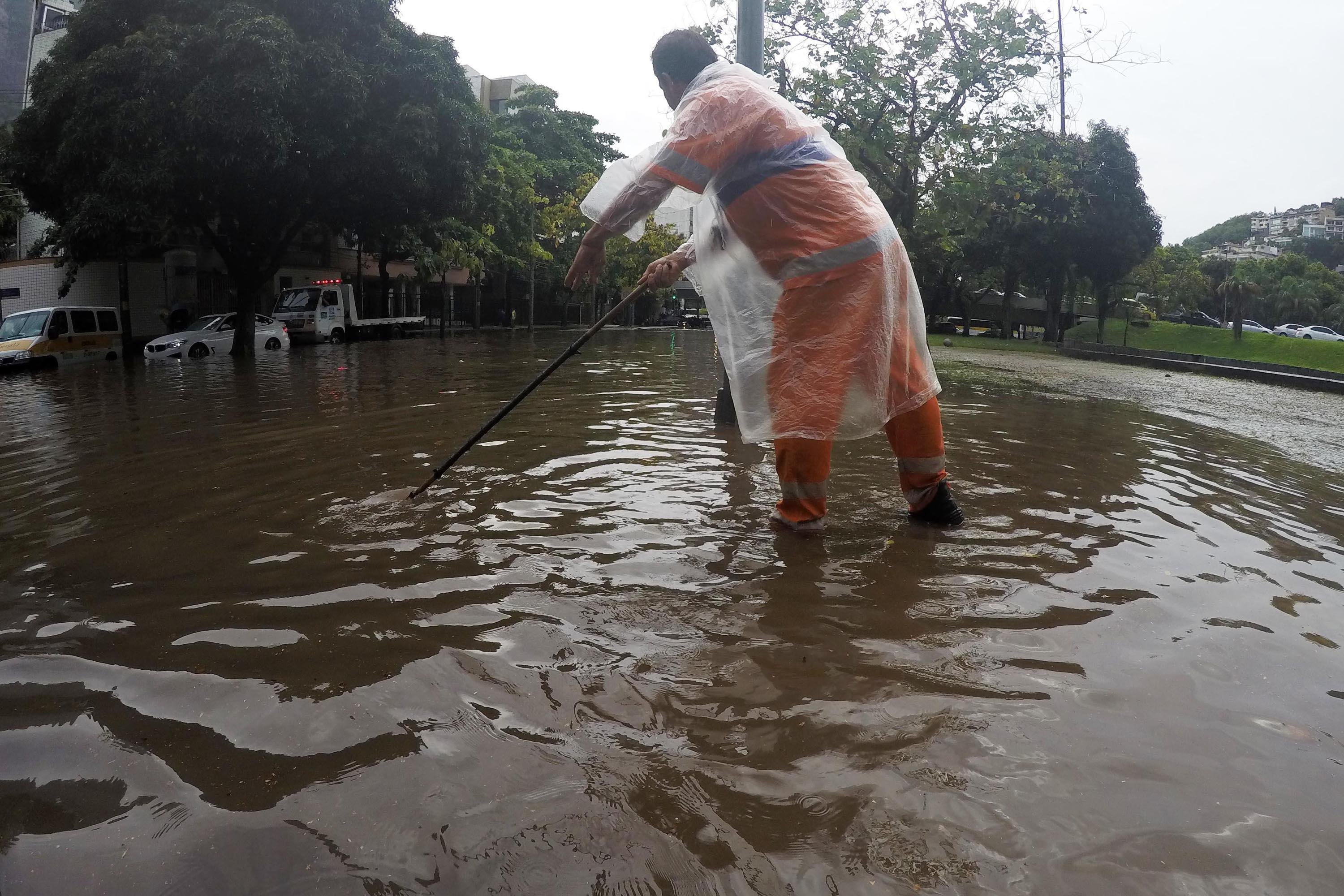 Rio e Niter&oacute;i est&atilde;o em estado de alerta devido &agrave;s chuvas