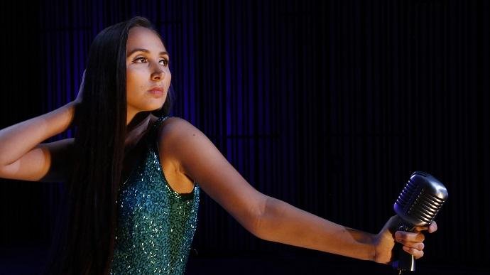 Gabrielle Fleck &eacute; radicada h&aacute; 10 anos em Nova Iorque e mostra temas de musicais em quatro esta&ccedil;&otilde;es