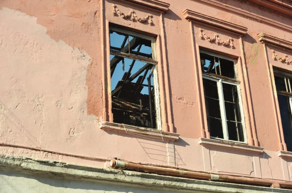Quatro pessoas morrem em inc&ecirc;ndio em pr&eacute;dio no Centro de Porto Alegre