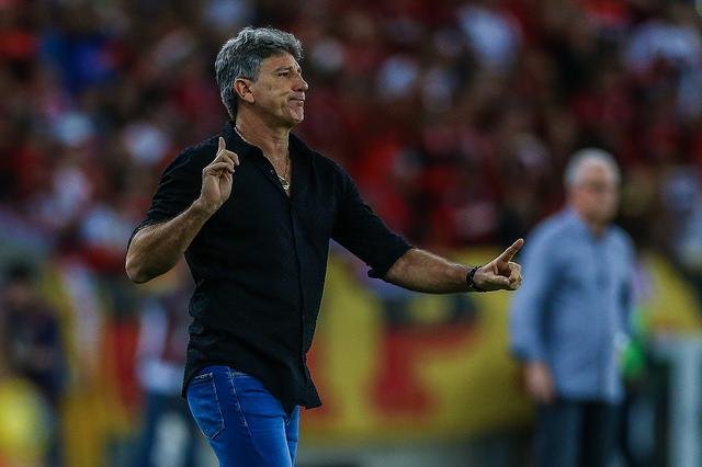 Sil&ecirc;ncio de Renato aumenta mist&eacute;rio sobre perman&ecirc;ncia no Gr&ecirc;mio 