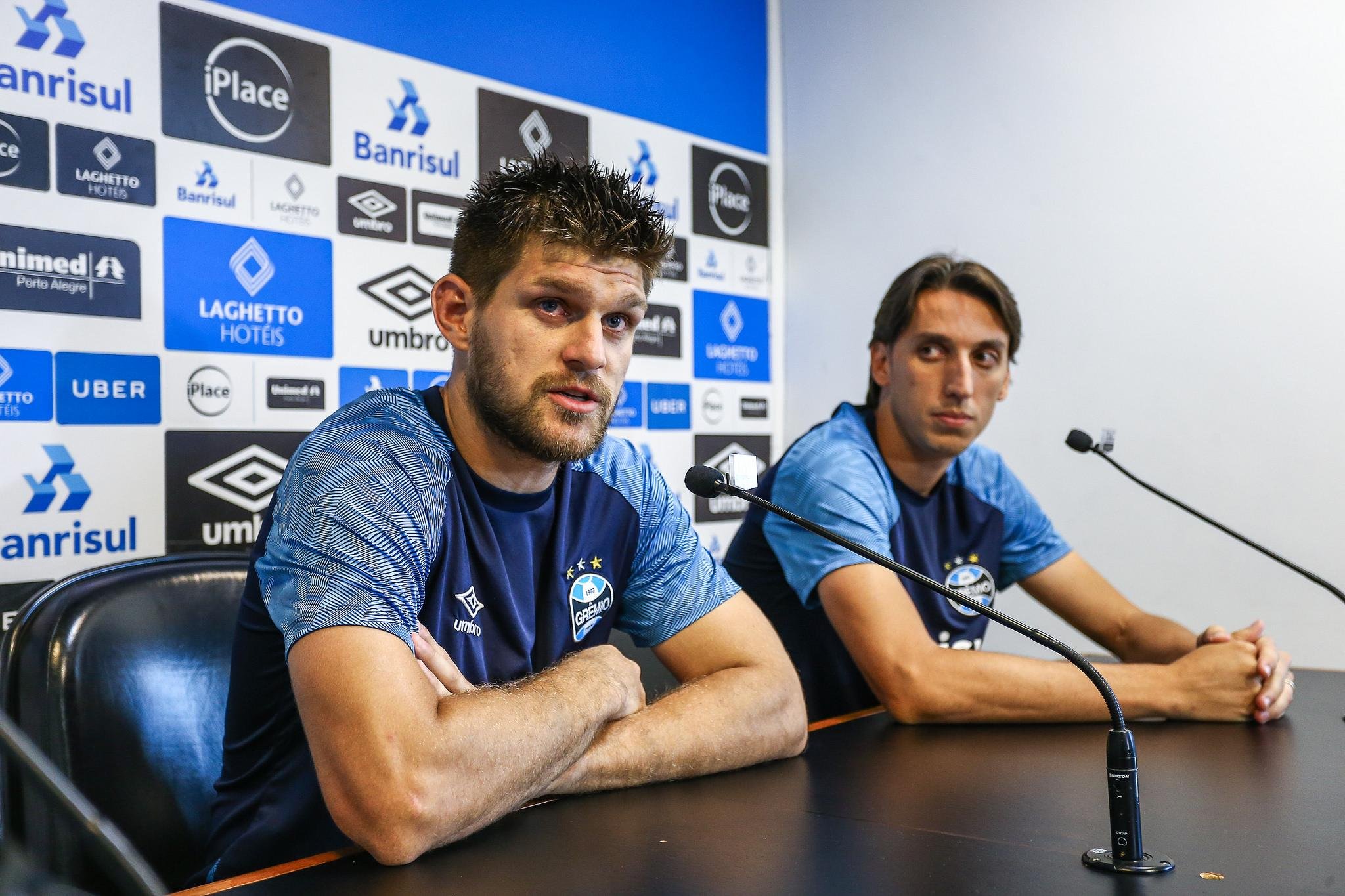 Kannemann e Geromel assinaram novos contratos com o Gr&ecirc;mio