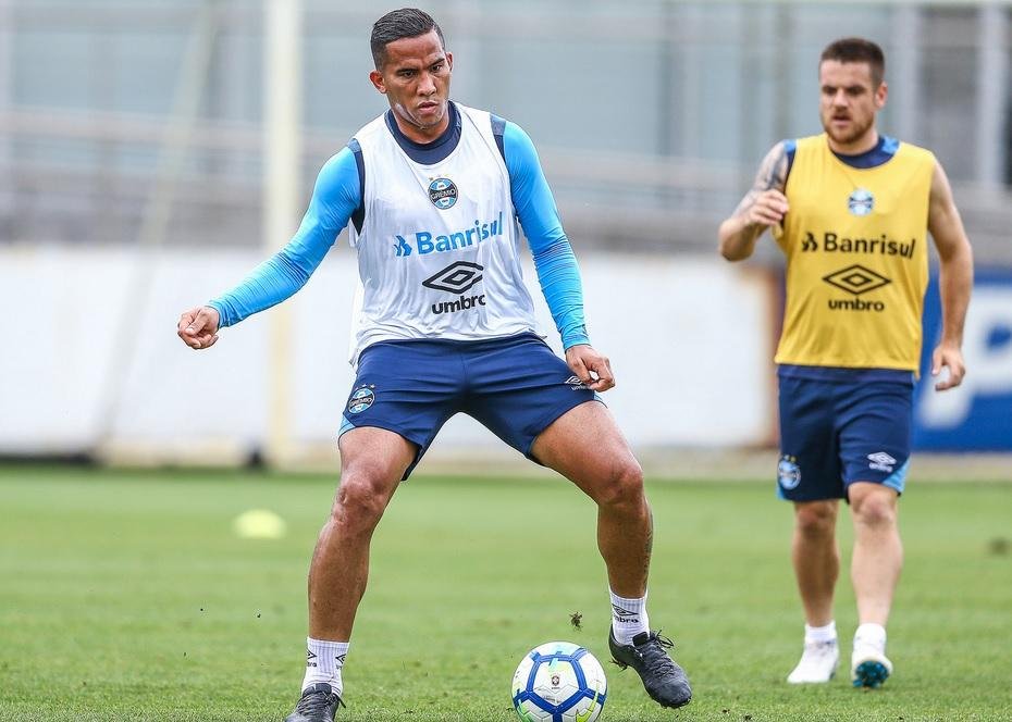 Tricolor mant&eacute;m op&ccedil;&atilde;o de grupo enquanto busca refor&ccedil;ar ataque