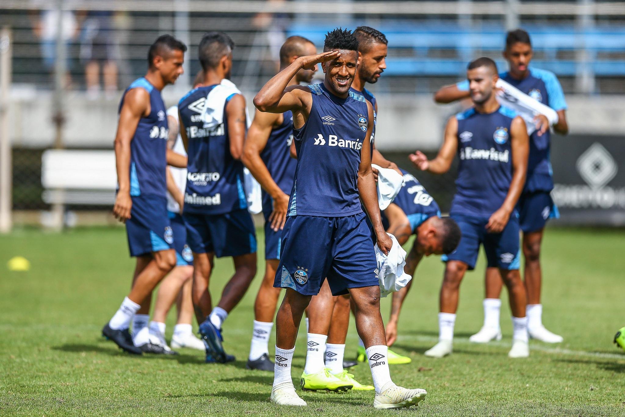 Gr&ecirc;mio treinou no fim da tarde desta sexta no CT Luiz Carvalho