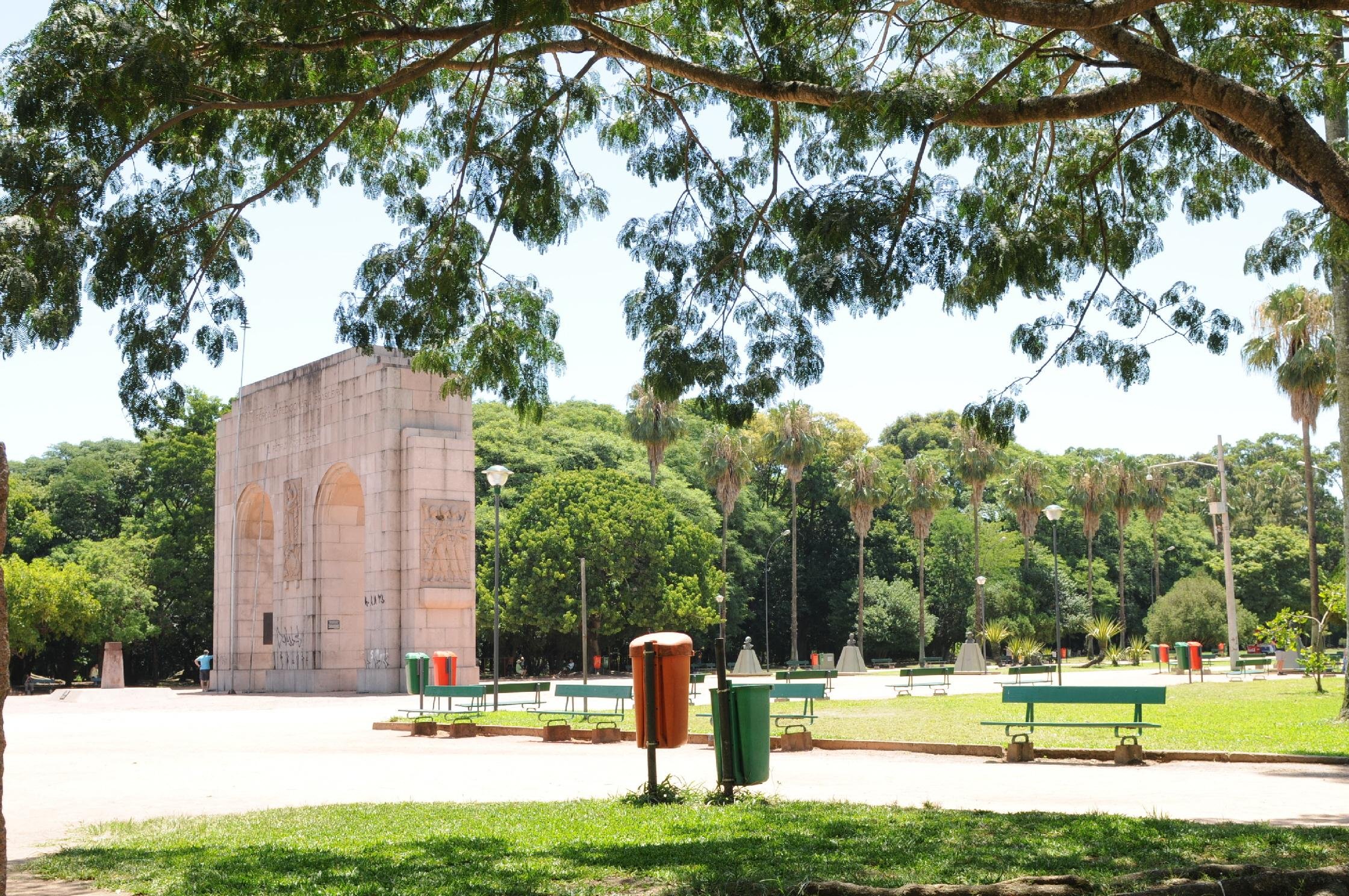 Opositores indicam que brechas no texto poder&atilde;o levar &agrave; cobran&ccedil;a de ingresso para usar espa&ccedil;o p&uacute;blico