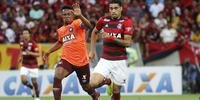 Atlético-PR ganha de virada e estraga a festa do Flamengo, mas não entra no G6