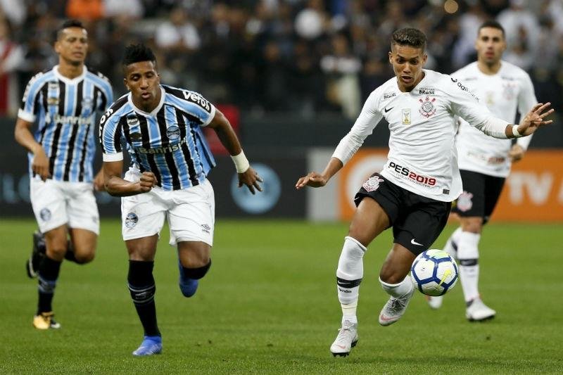 Gr&ecirc;mio recebe o Corinthians pela rodada derradeira do Campeonato Brasileiro