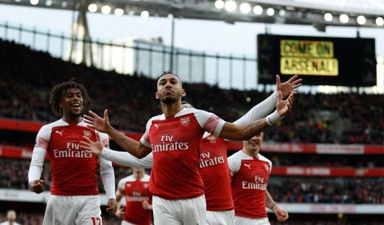 Vit&oacute;ria de 4 a 2 deixou o time de Londres na zona de classifica&ccedil;&atilde;o para a Liga dos Campe&otilde;es