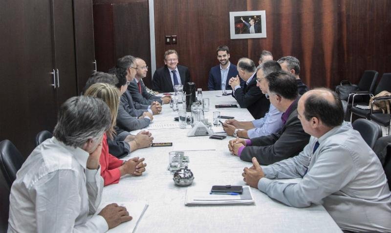 Eduardo Leite se reuniu com a bancada do PT nesta ter&ccedil;a