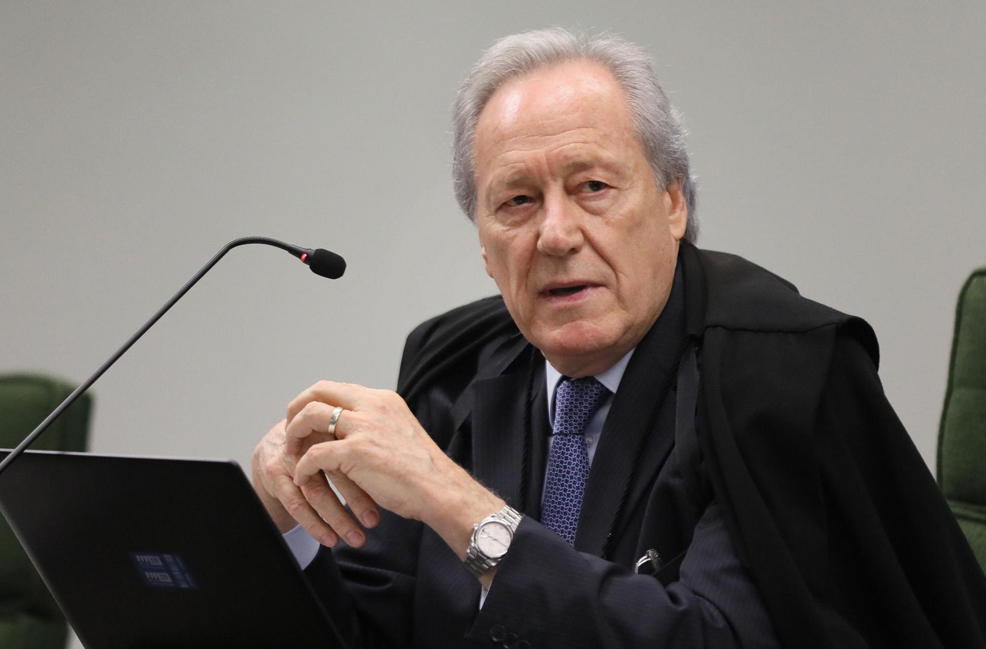 Cristiano de Acioli foi retirado de aeronave ap&oacute;s dizer que STF "&eacute; uma vergonha"