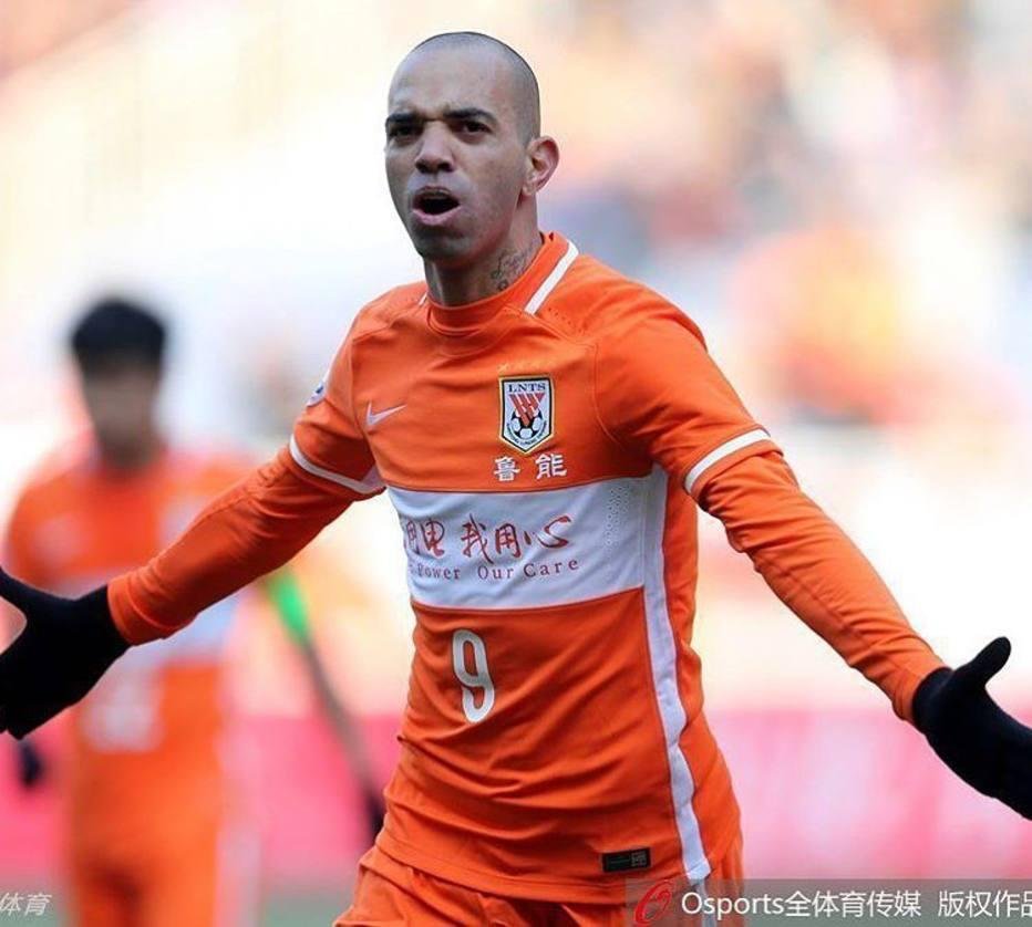 Atacante de 33 anos anotou 51 gols e 23 assist&ecirc;ncias em quatro anos no futebol da China