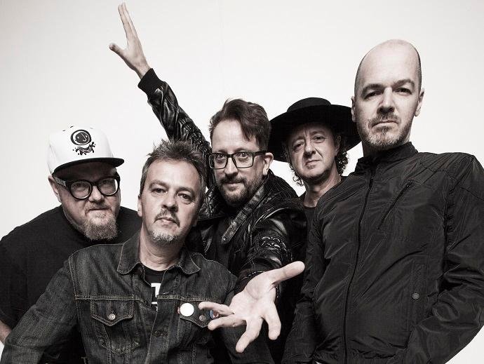 Nenhum de N&oacute;s lan&ccedil;ou o novo EP em abril e turn&ecirc; j&aacute; passou por v&aacute;rias capitais brasileiras