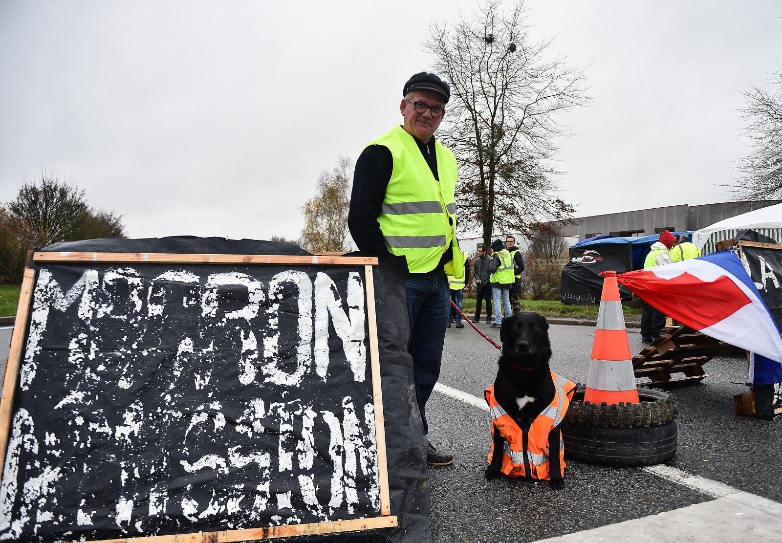 Novas manifesta&ccedil;&otilde;es foram convocadas em Paris neste fim de semana
