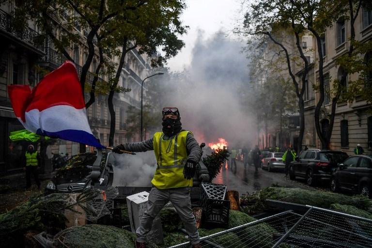 Paris vive novo dia de confrontos entre manifestantes e for&ccedil;as policiais