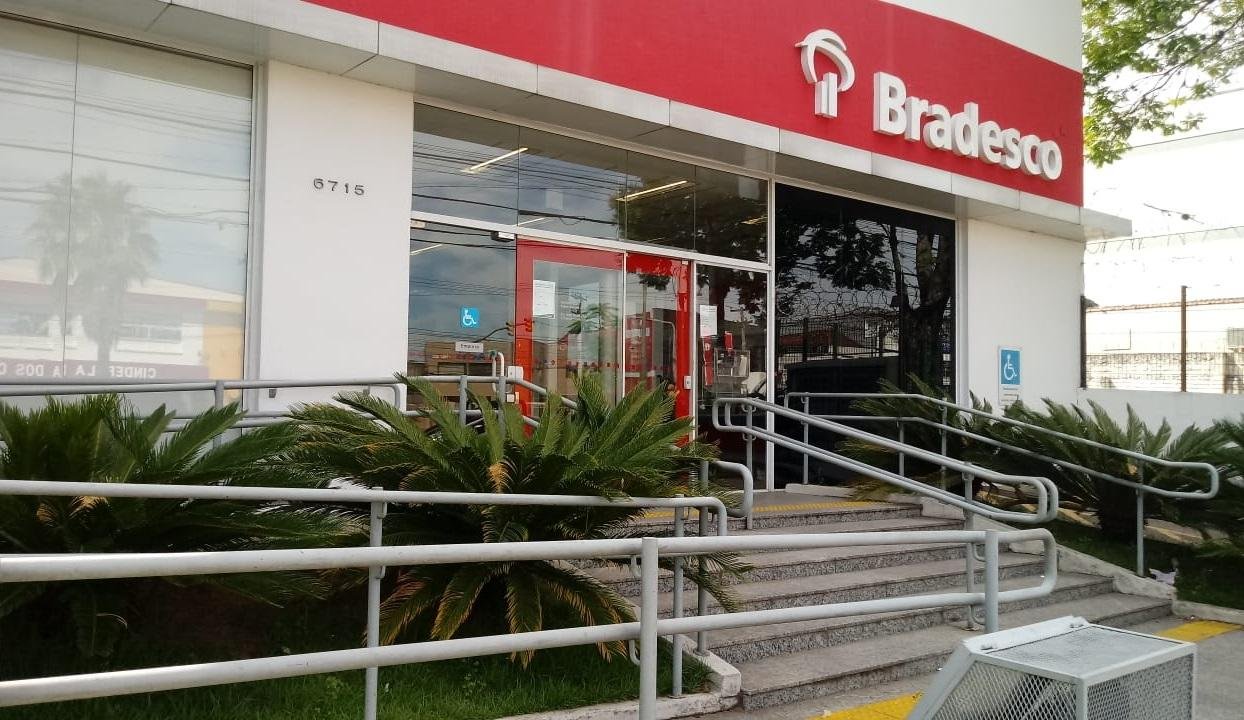 Ag&ecirc;ncia foi alvo de tentativa de assalto na noite desse s&aacute;bado