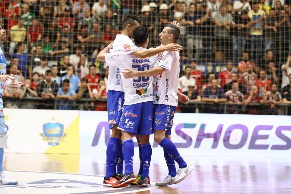 Equipe ga&uacute;cha venceu por 4 a 2 no tempo normal, mas n&atilde;o conseguiu segurar empate na prorroga&ccedil;&atilde;o