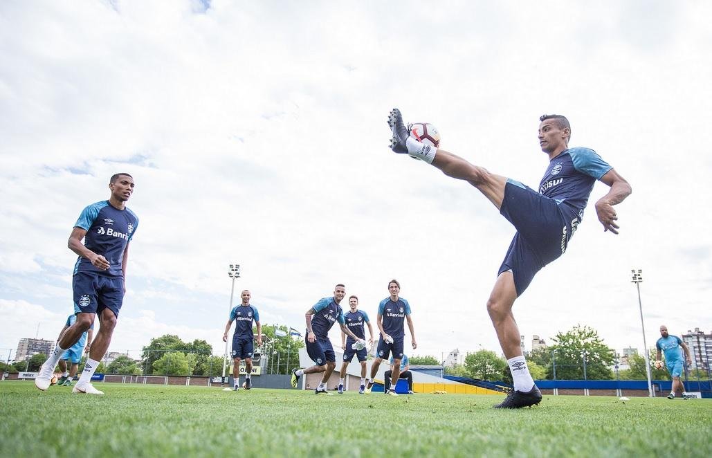 Negocia&ccedil;&atilde;o entre C&iacute;cero e Gr&ecirc;mio est&aacute; em compasso de espera