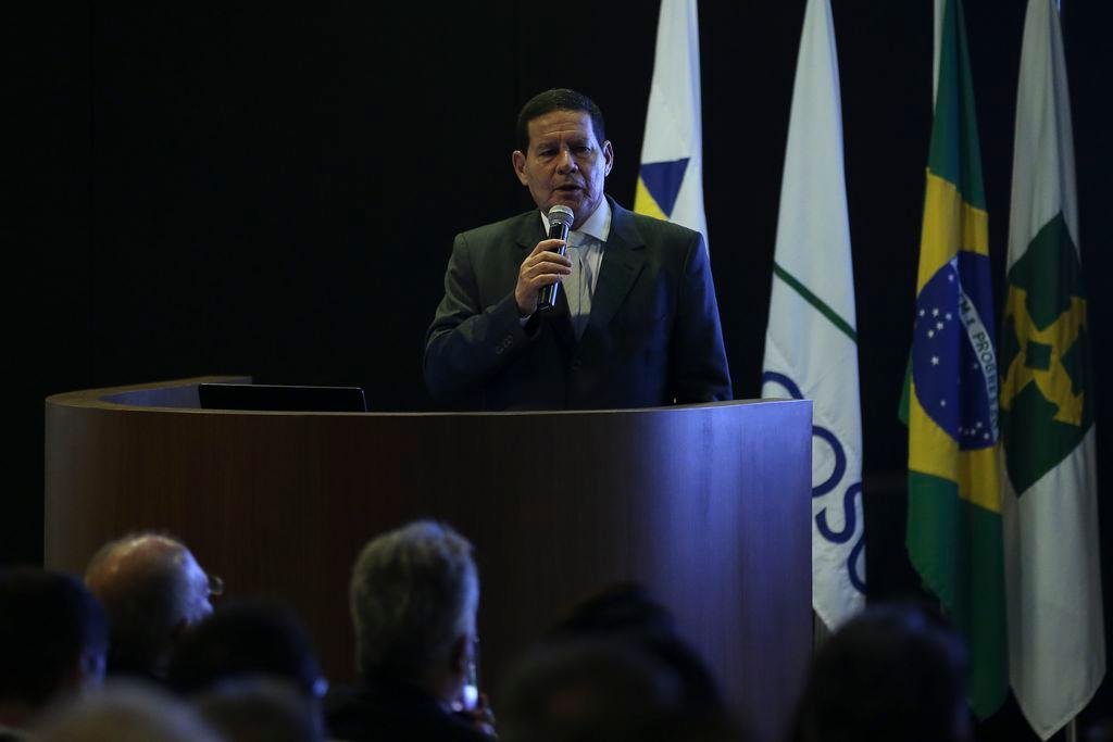 Para Mour&atilde;o, os problemas dos governantes s&atilde;o comuns e est&atilde;o ligados &agrave;s dificuldades do Estado brasileiro de cumprir sua miss&atilde;o