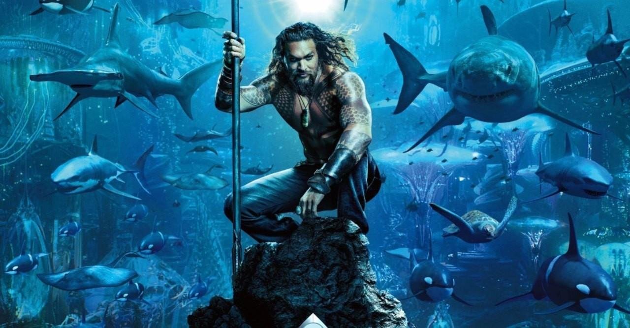 Jason Momoa interpreta o Arthur, filho de um faroleiro com a rainha da Atl&acirc;ntida, o &uacute;nico capaz de fazer a ponte entre terra e mar