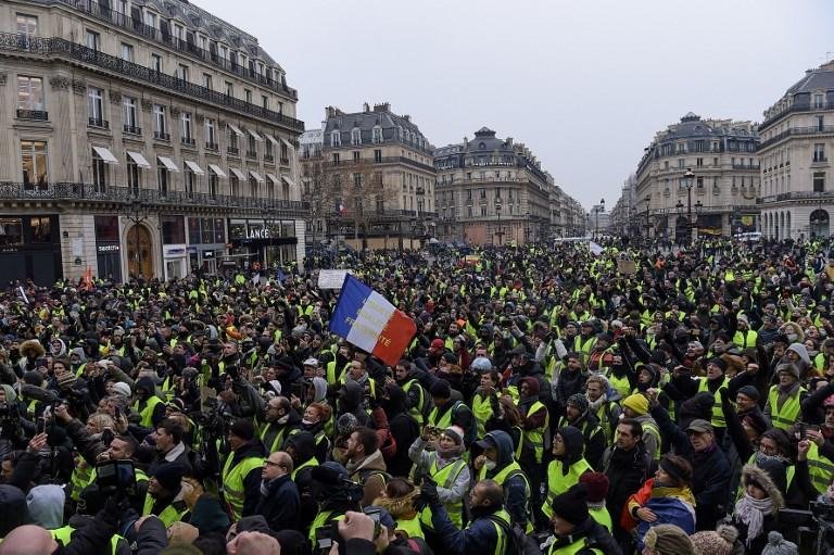 Quinto s&aacute;bado de manifesta&ccedil;&otilde;es reuniu metade das pessoas nas ruas francesas