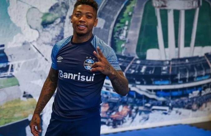 Marinho fala em "brincadeira" e nega desrespeito ao Gr&ecirc;mio ap&oacute;s v&iacute;deo 