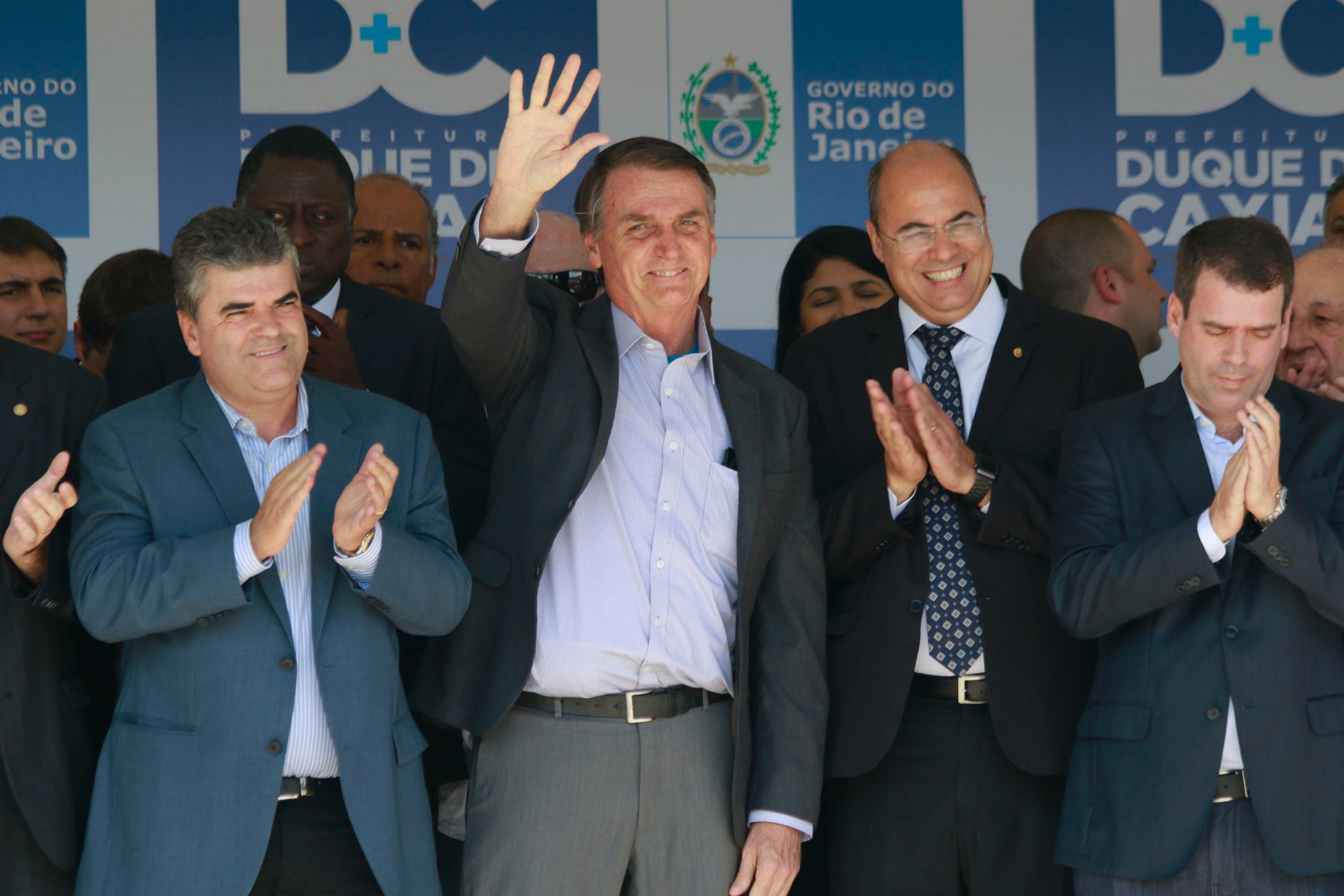 Presidente eleito participou da inaugura&ccedil;&atilde;o do col&eacute;gio Percy Geraldo Bolsonaro