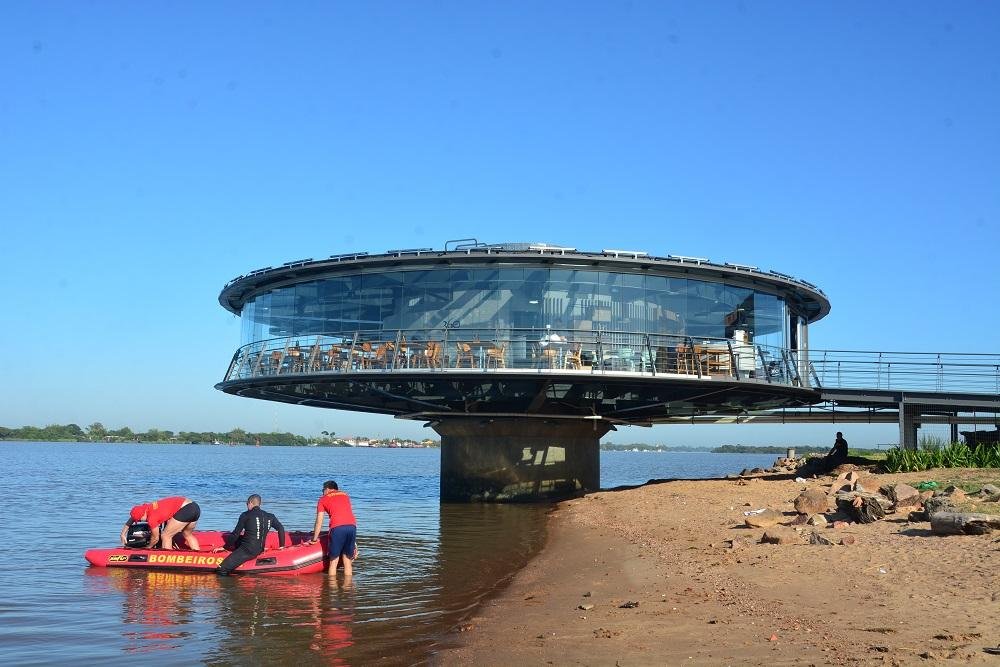 A v&iacute;tima entrou para se banhar nas imedia&ccedil;&otilde;es do restaurante panor&acirc;mico da Orla Moacyr Scliar nesse domingo