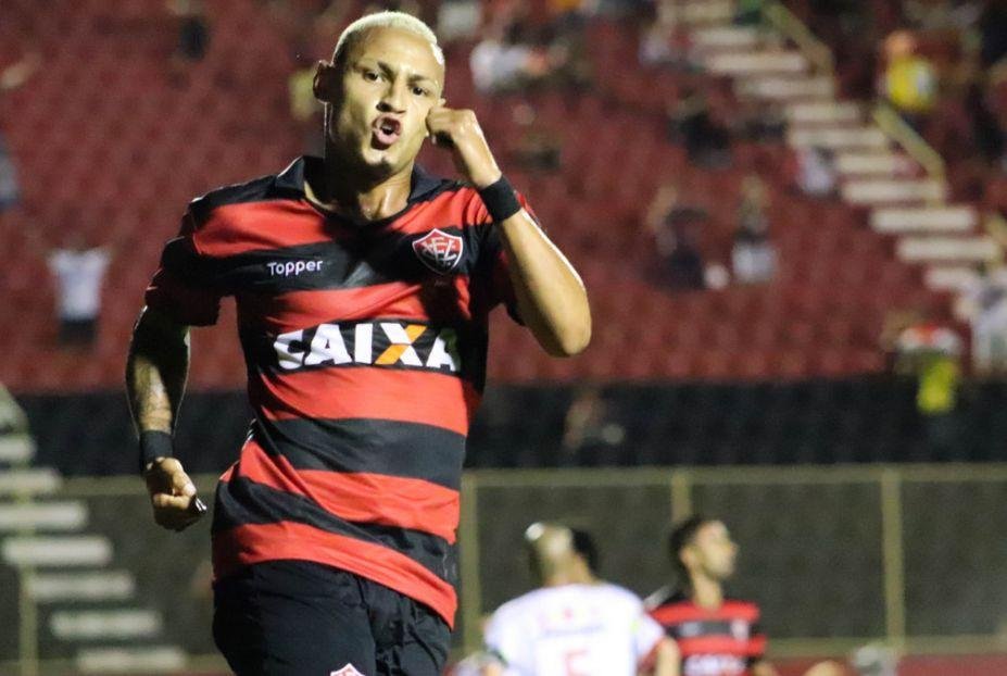Ne&iacute;lton, do Vit&oacute;ria, deve ser o primeiro anunciado