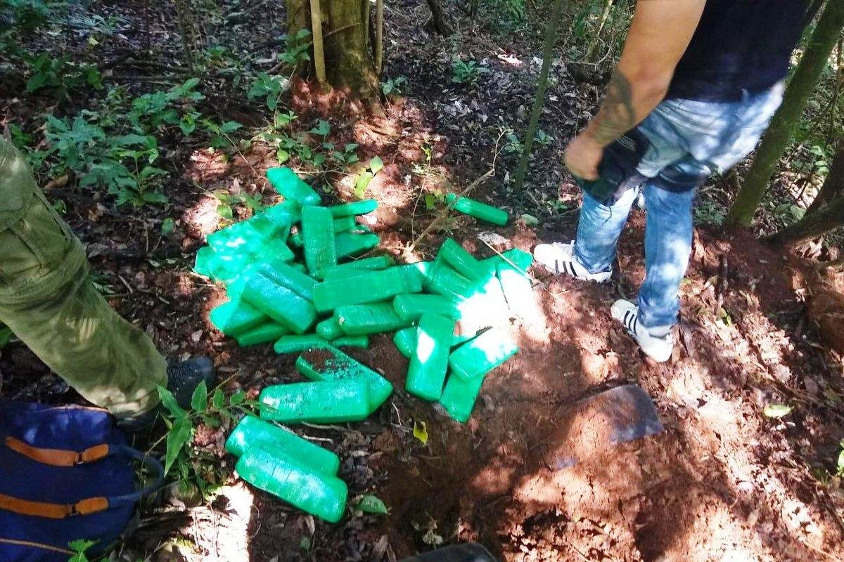 No local, houve apreens&atilde;o de 26 quilos de maconha 