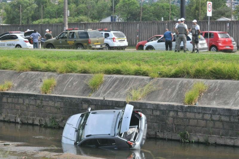 Criminosos foram presos ap&oacute;s o acidente na zona Leste de Porto Alegre