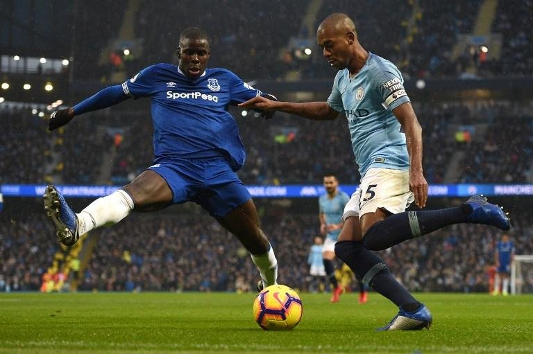 Tite diz que n&atilde;o voltou a convocar Fernandinho por amea&ccedil;as &agrave; fam&iacute;lia do volante