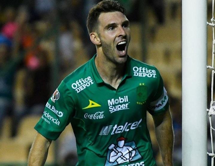 Gr&ecirc;mio e Corinthians brigam por Mauro Boselli 