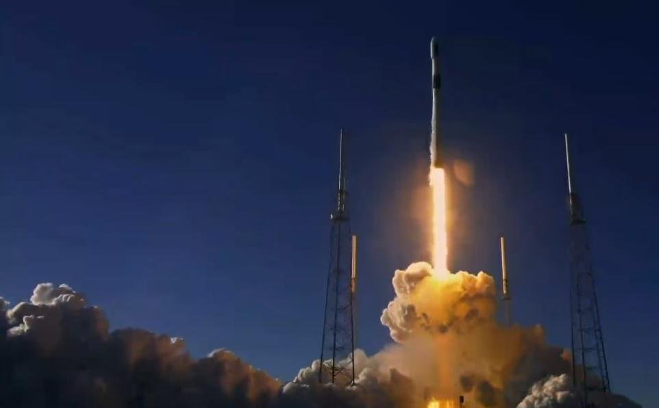 SpaceX decola com poderoso sat&eacute;lite GPS