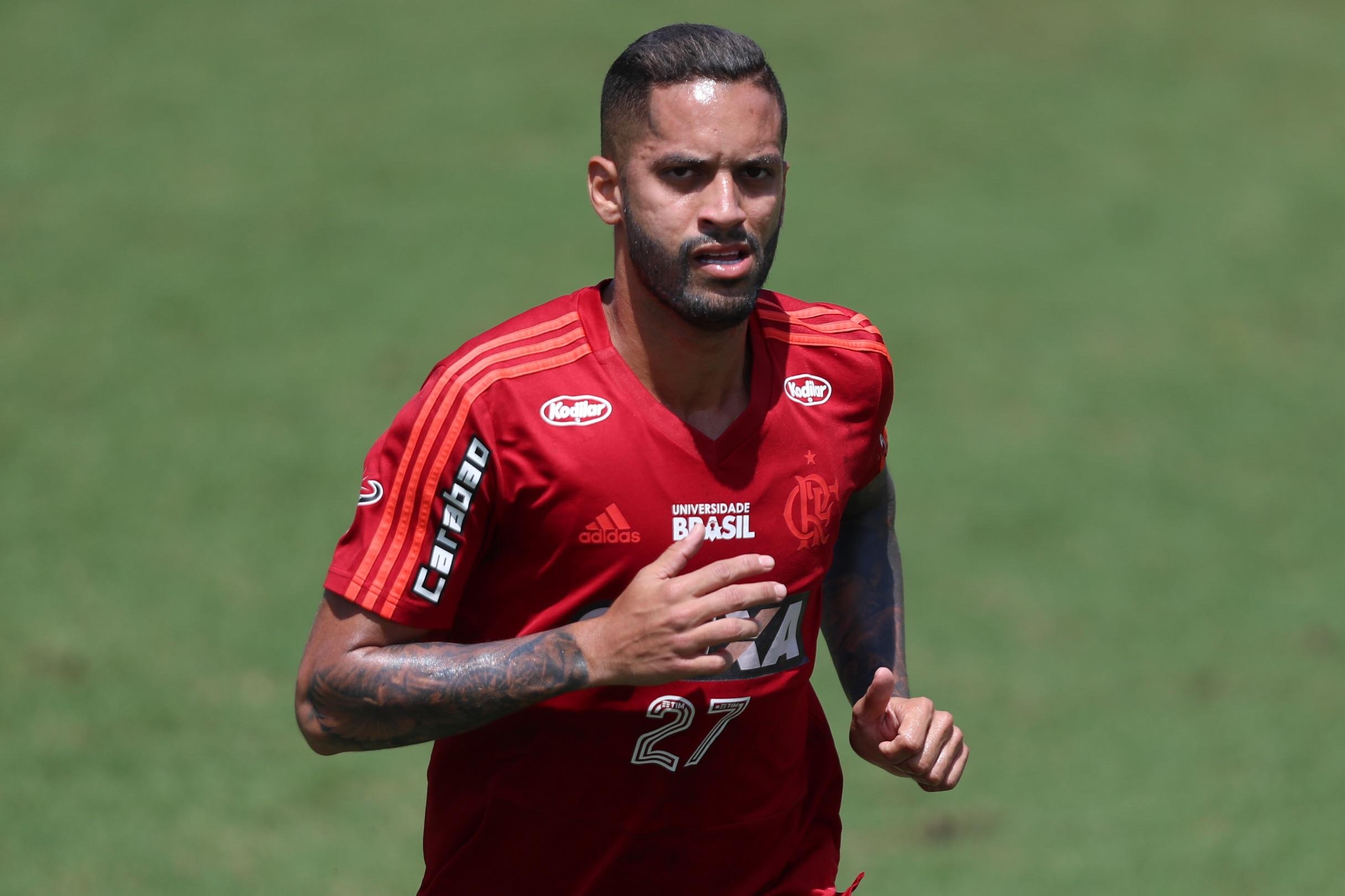 Fora dos planos do Flamengo, volante chegaria por empr&eacute;stimo at&eacute; o final da pr&oacute;xima temporada 