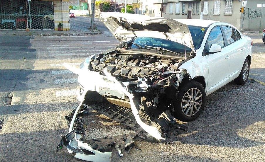 Colis&atilde;o ocorreu na avenida Sert&oacute;rio x rua Souza Reis