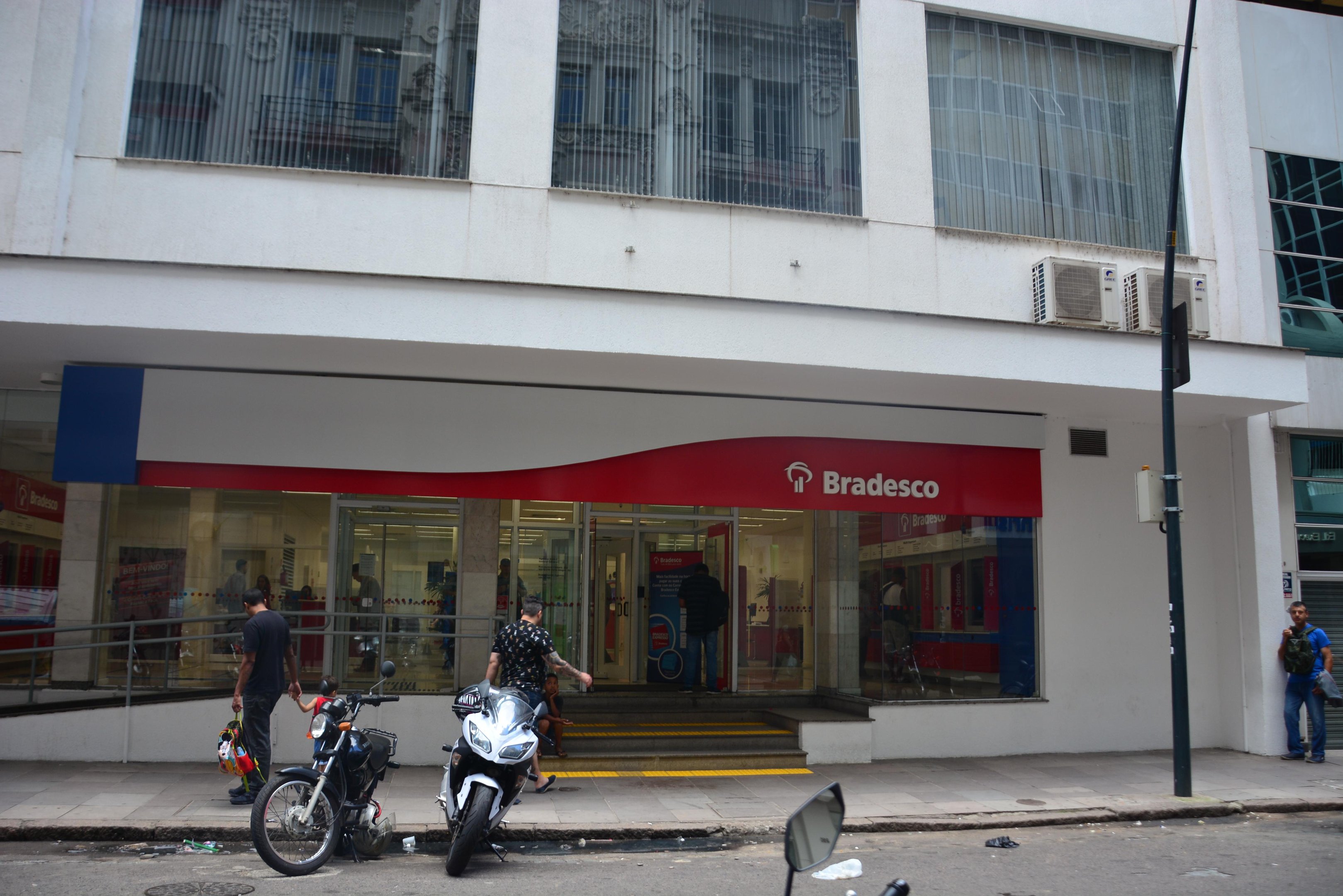 Movimento foi tranquilo nas ag&ecirc;ncias banc&aacute;rias