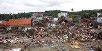 Tsunami na Indonésia já deixou mais de 300 mortos