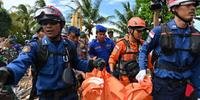 Indonésia registra 373 mortos após tsunami