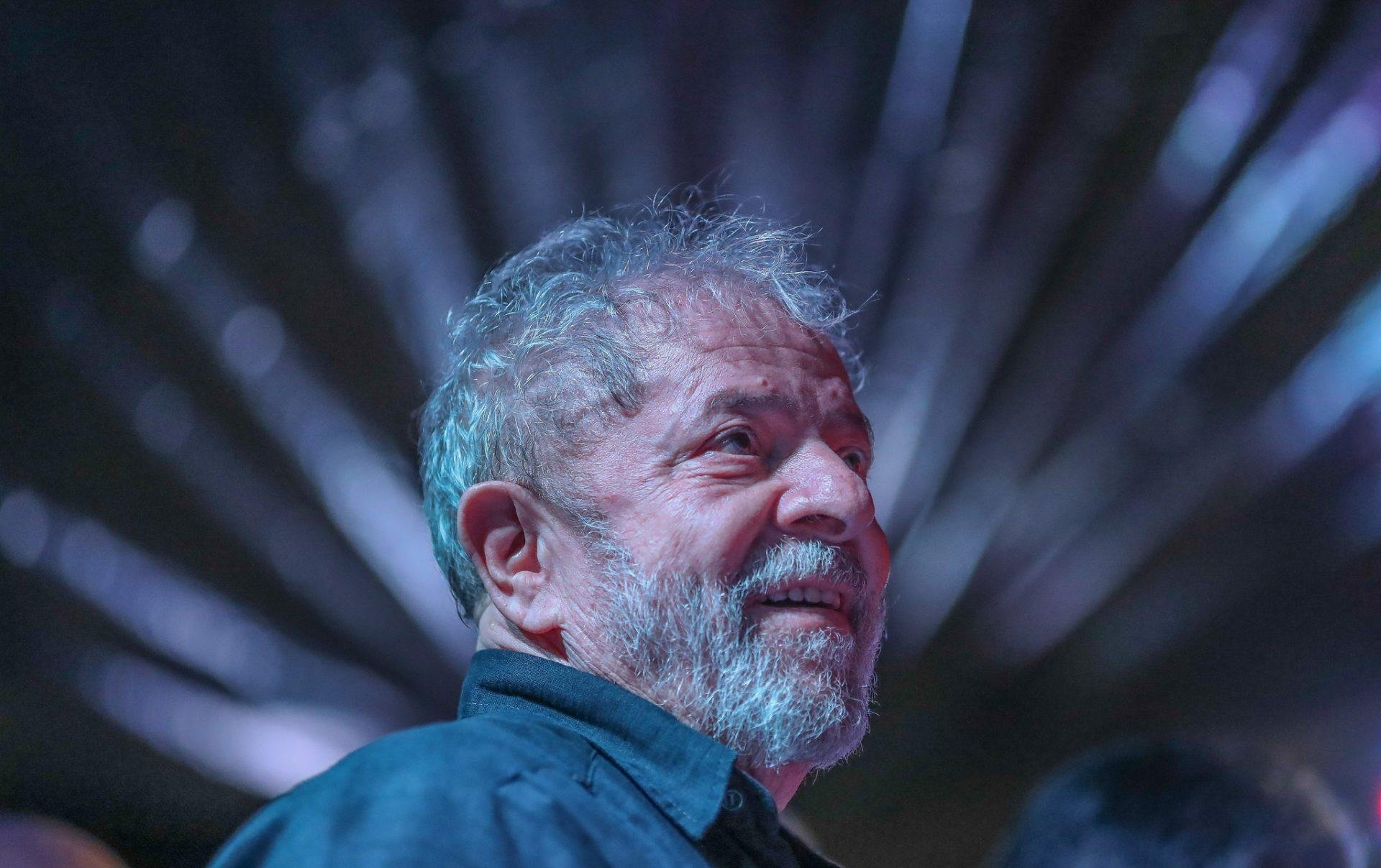 Lula pediu para apoiadores n&atilde;o temerem aqueles que est&atilde;o "posando de valent&otilde;es"