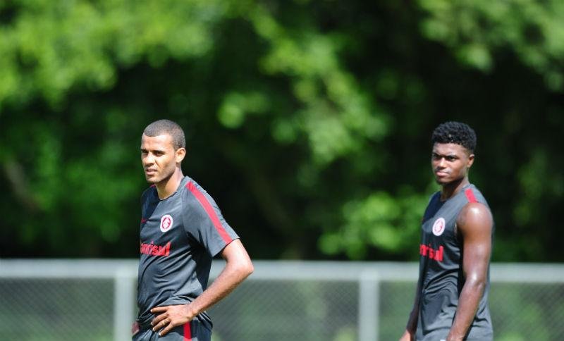 Ernando ainda n&atilde;o encontrou novo clube, enquanto Eduardo dever&aacute; vestir as cores do Paran&aacute;
