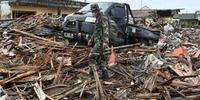 Desabrigados na Indonésia têm medo de voltar para casa após tsunami 