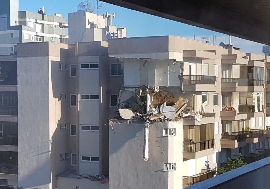 Inc&ecirc;ndio causa explos&atilde;o em apartamento em Farroupilha 